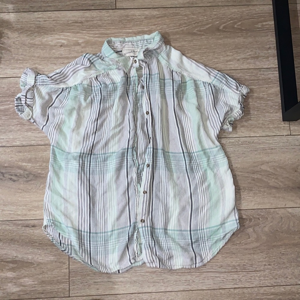 Plaid Button Down shirt. Medium. GUC
